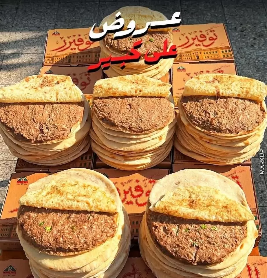أقوم بتصميم منشورات سوشيال ميديا
