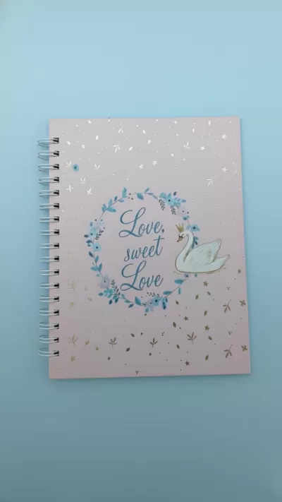 انا سوف اصمم لك اغلفة كتب ودفاتر يومية