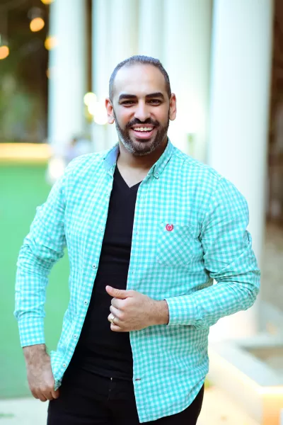 اقدم تصميمات مميزة للشعارات والهوية البصرية