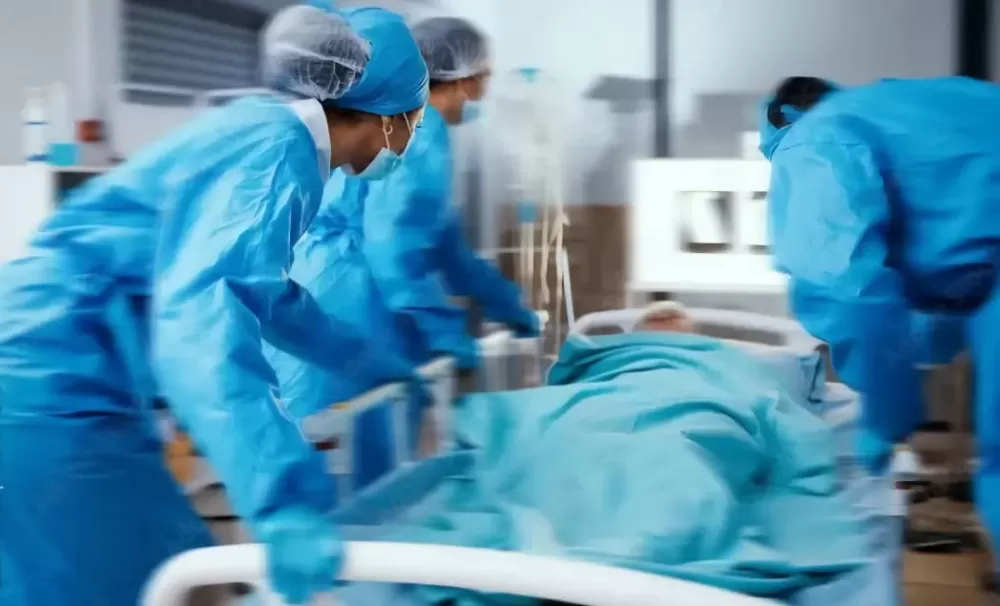 خلف أبواب الطوارئ: كيـف تٌصنع القــرارات الطــبية الحاسـمة لإنقاذ الأرواح؟ 